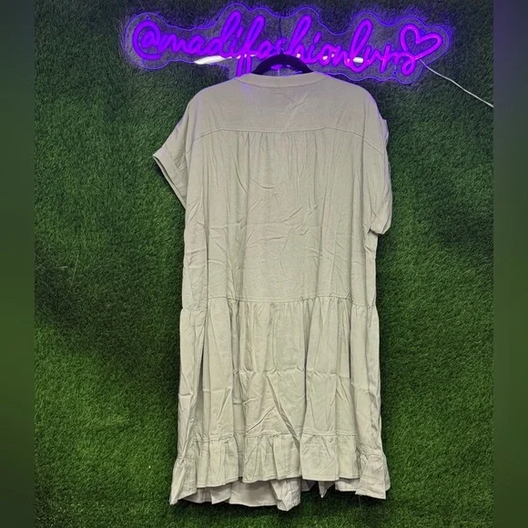 Gilli sage wide shoulder v-neck tiered dress - Picture 2 of 2